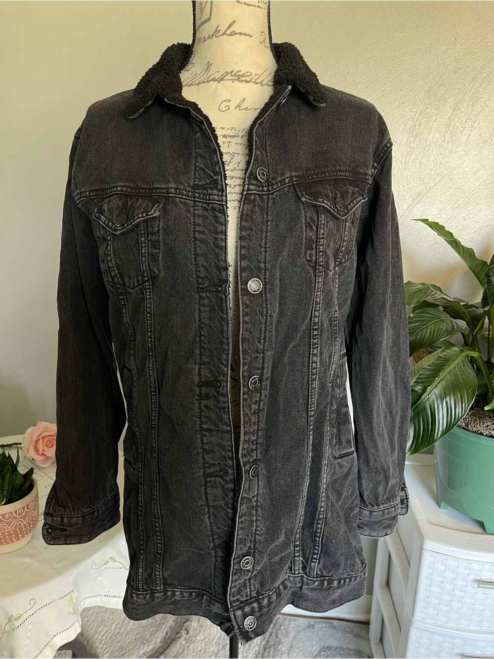 Forever 21 Black Washed Denim Sherpa Lined Longline Trucker Jacket Size S Grunge